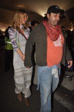 Vikram Chatwal arrives in India with gf in Mumbai Airport on 17th March 2012 (20).JPG